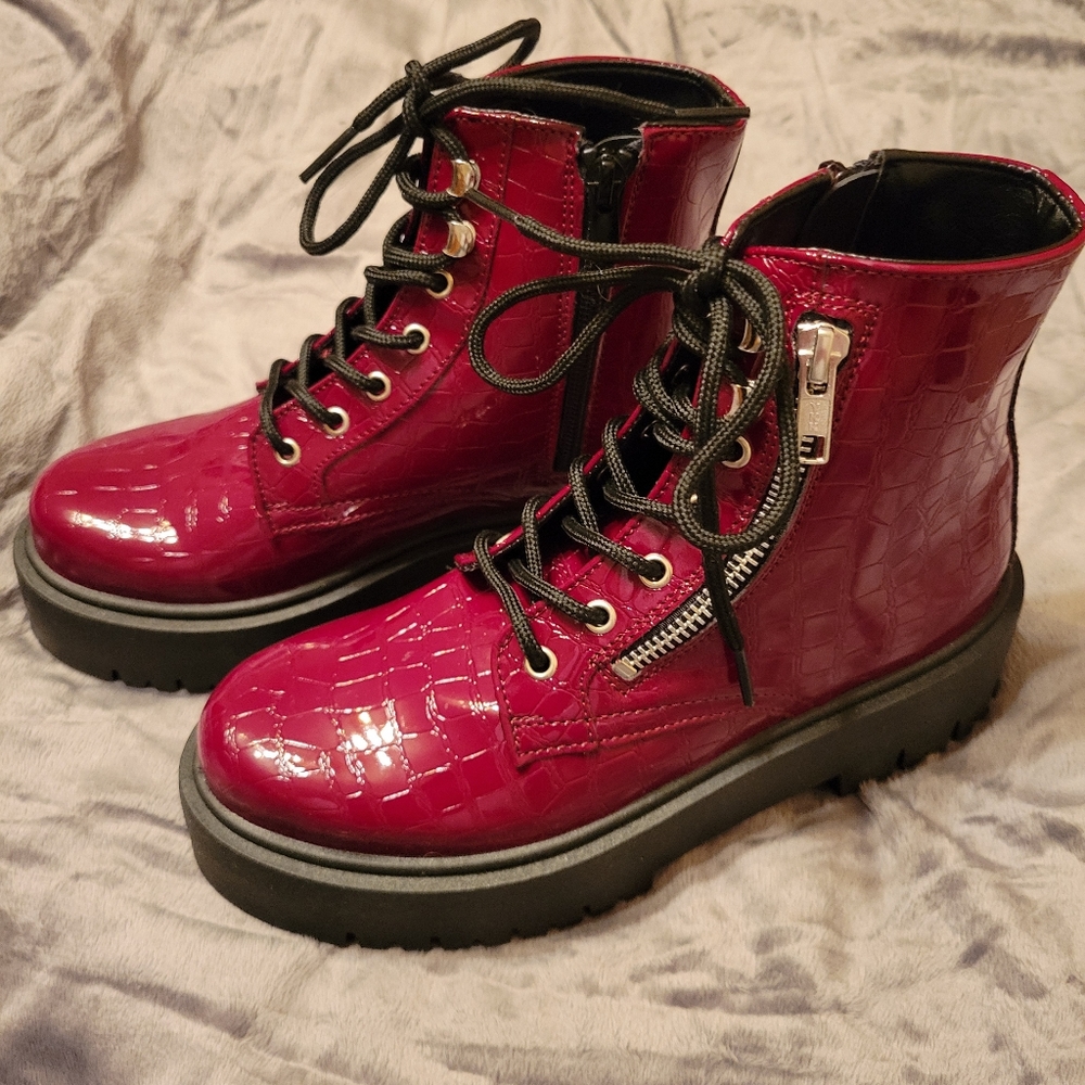 Steve Madden Keeghan burgundy booties, size 7, runs small